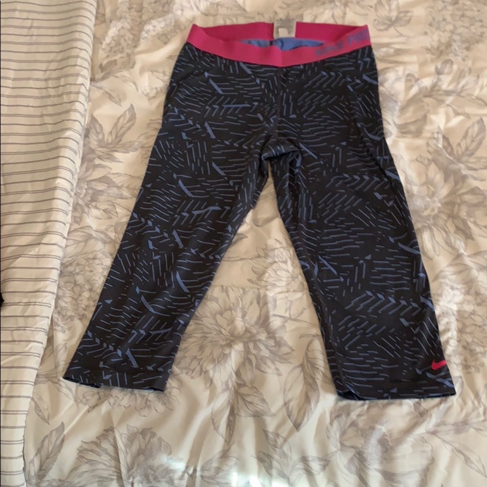 Nike pro cropped leggings